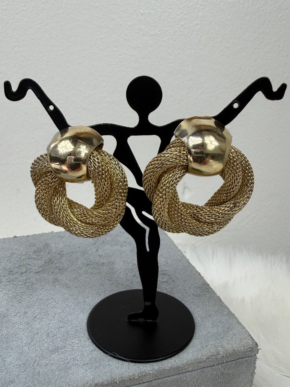 Vintage Mesh Gold Tone Circle Pierced Earrings 1.25" X 1.25"